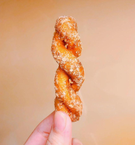 QUẨY XOẮN/ツイスト揚げパン