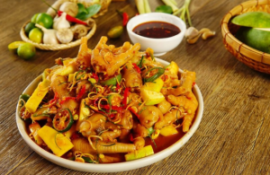 CHÂN GÀ XỐT THÁI/鶏の足のタイソース添え