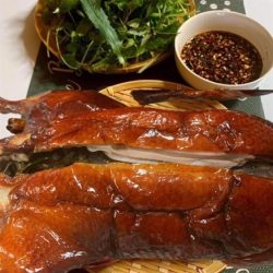 VỊT QUAY NGUYÊN CON/鴨の丸焼き